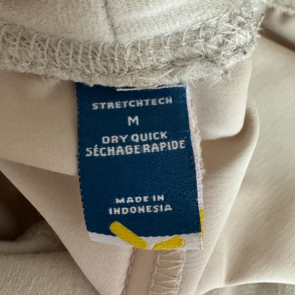 Old Navy Maternity Rollover-Waist StretchTech Cargo Pants - Picture 3 of 4